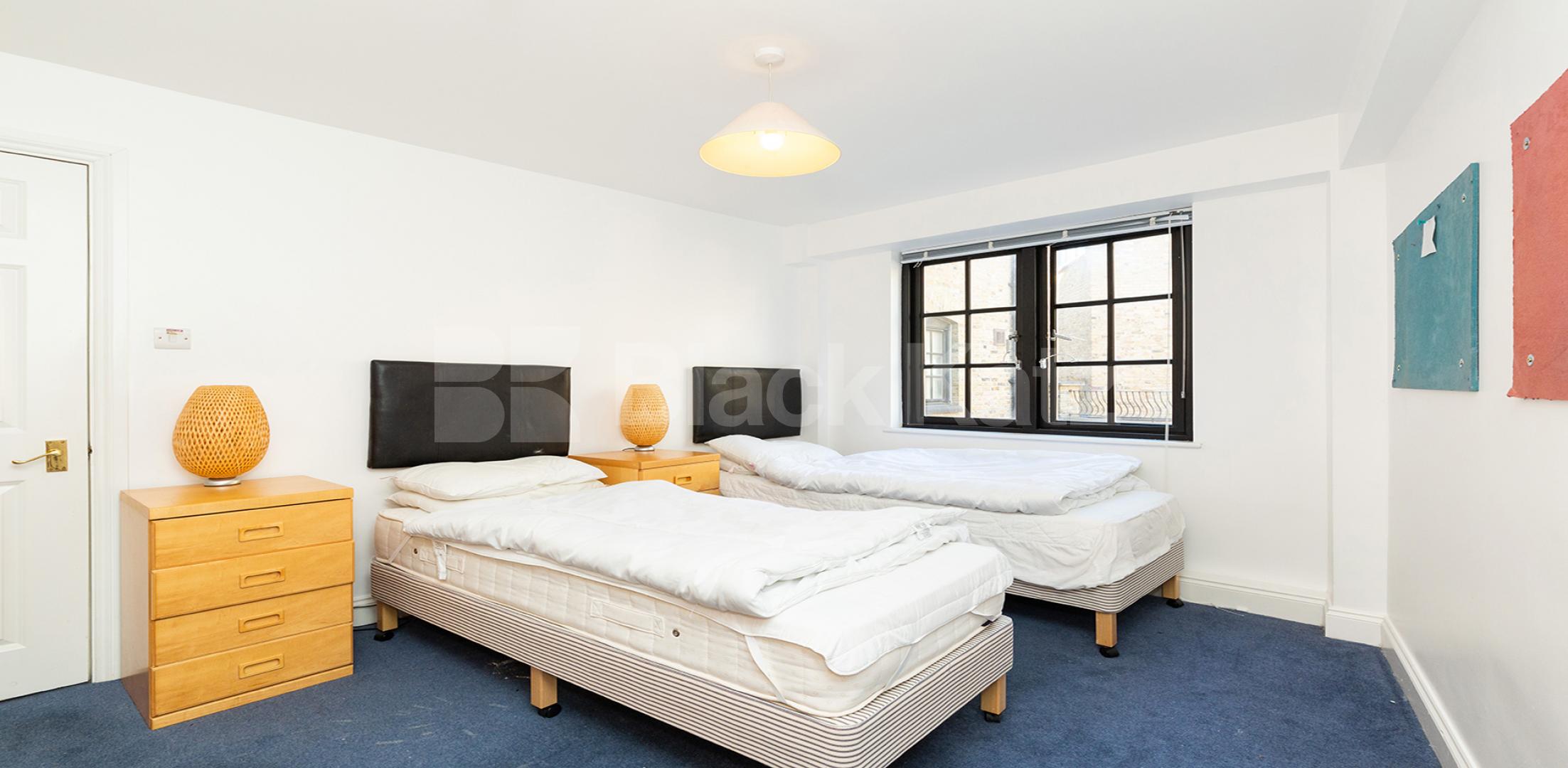 			NEW INSTRUCTION!, 2 Bedroom, 1 bath, 1 reception Flat			 Bakers Row, CLERKENWELL / FARRINGDON